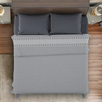 Imagen del producto Juego de Sabanas Polaris Ferrata de Regina, con diseño premium y detalles descriptivos