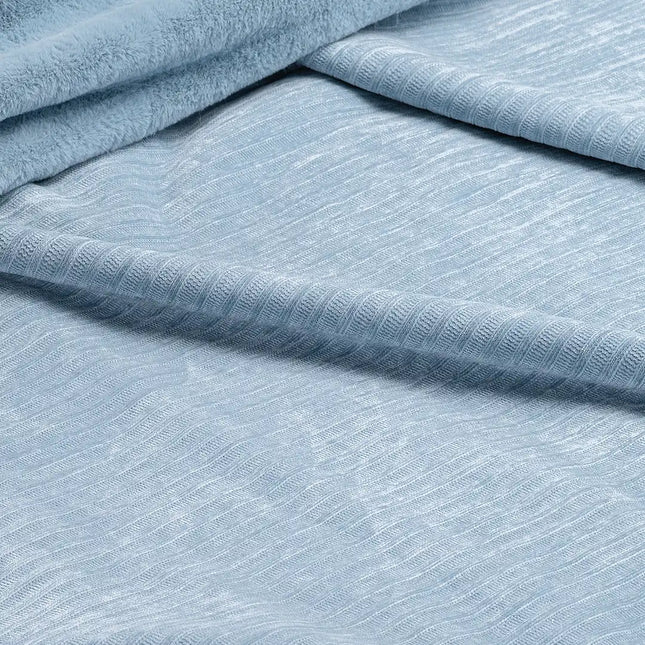 Imagen del producto Cobertor Chenille Cielo de Regina, con diseño premium y detalles descriptivos